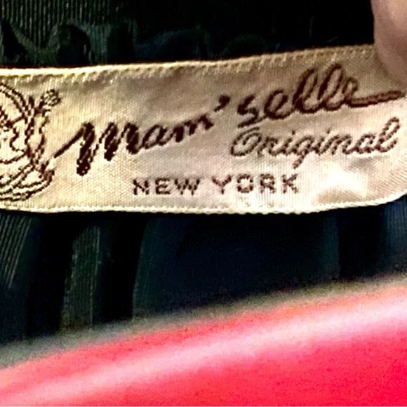 1950s Retro Vintage red leather evening purse. Very unique designer purse. - Picture 5 of 5